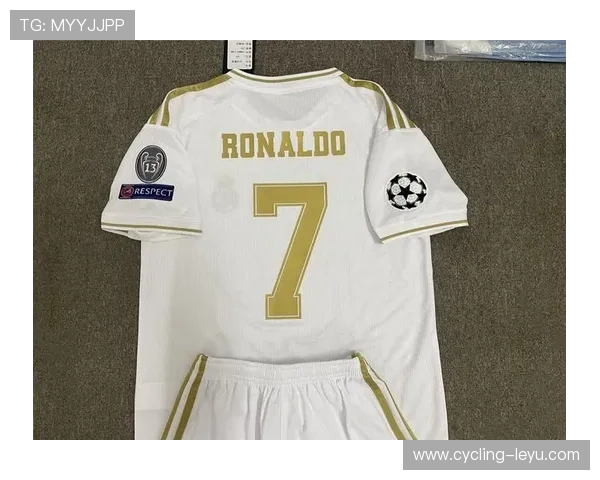 足球秋衣球星十大排行：谁是赛场上的秋冬必备时尚代表